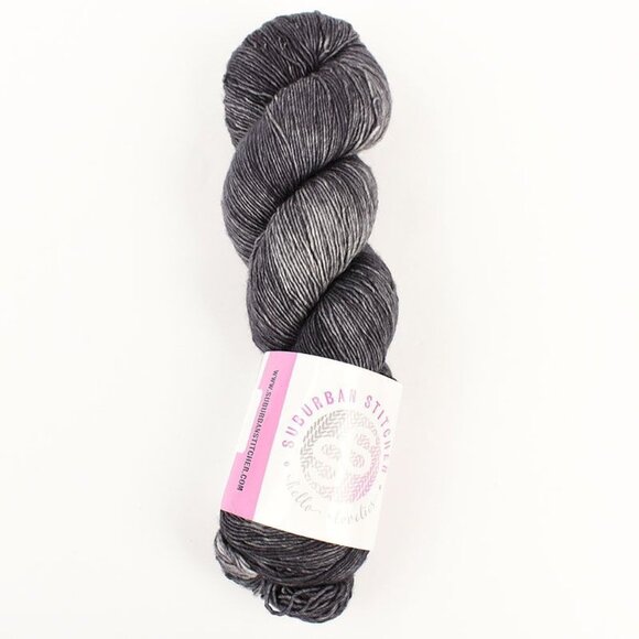Suburban Stitcher Single Sock Yarn 100% SW Merino 400 yds 100g Coal Colorway - Picture 1 of 3
